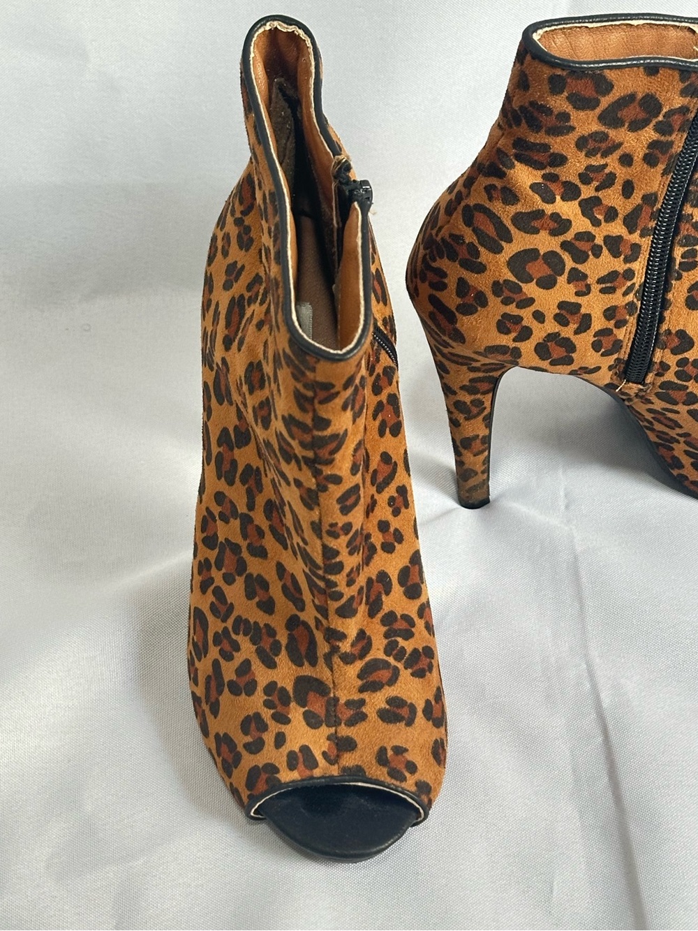 Women’s Leopard Print Peep-Toe Ankle Boots Side Zipper Size 8
